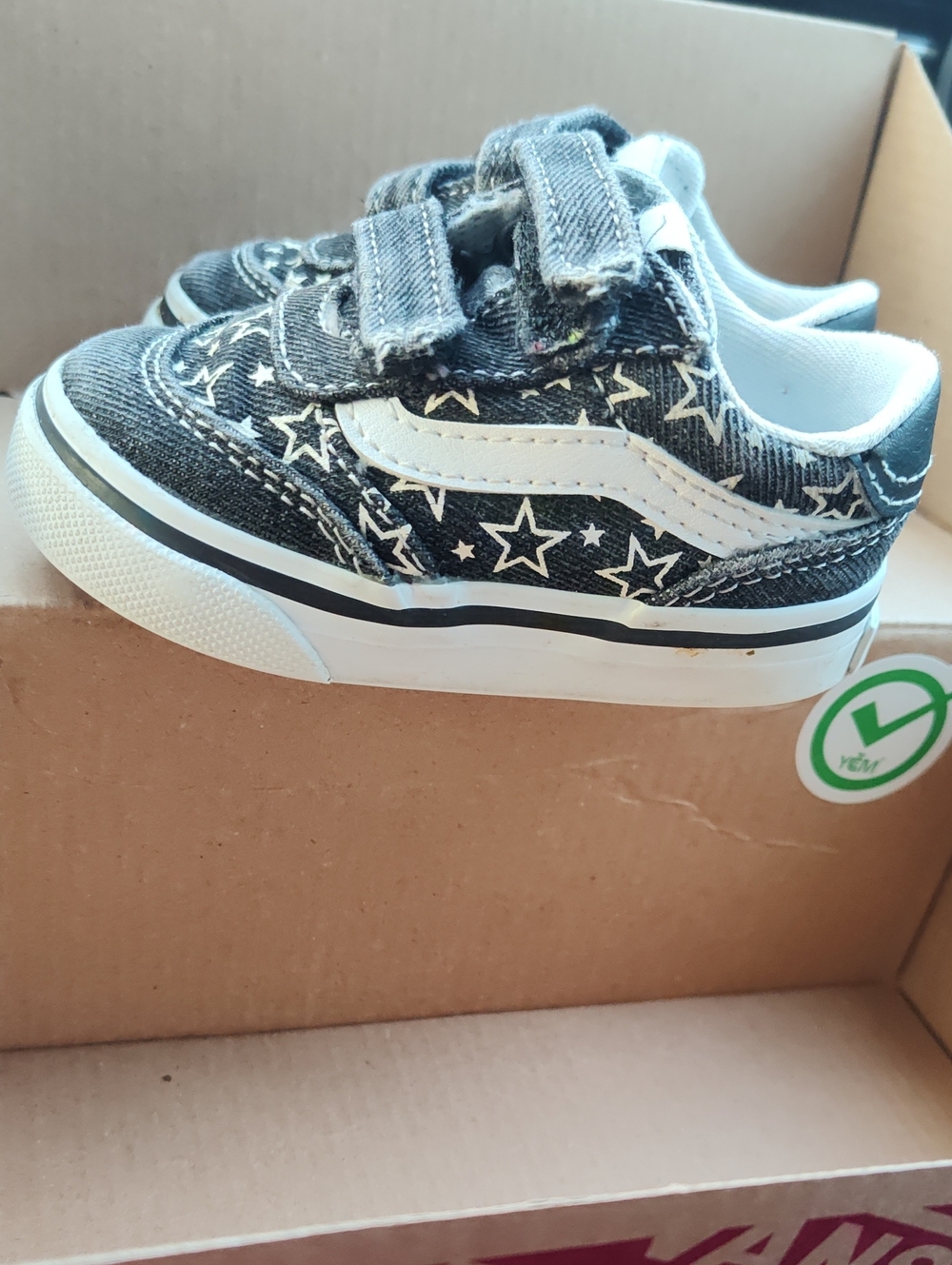 Vans Kids Black and White Star glow in the dark velcro Sneakers.  Size 4